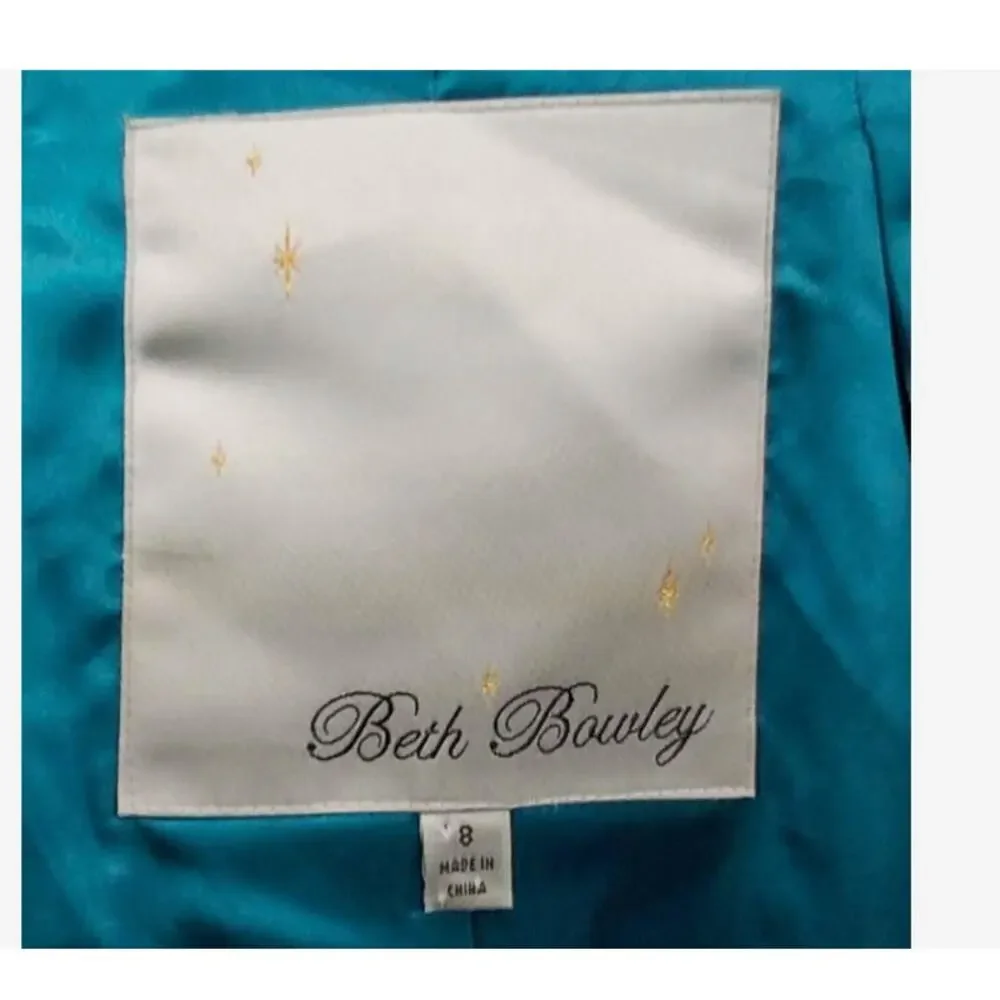 Beth Bowley ships from